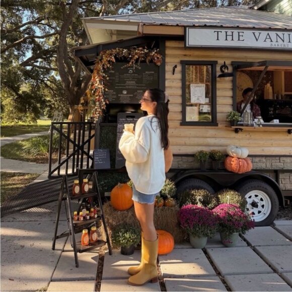 Frye Banana "Camryn" Pull On Classic Boots Size 10 - Picture 5 of 16